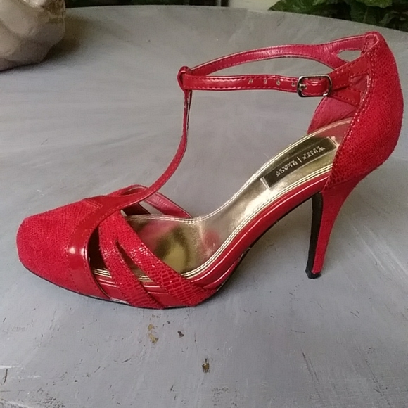 Shoes - Picture 4 of 4